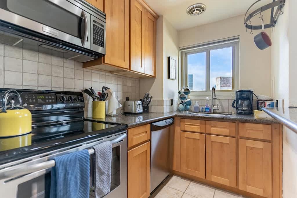 Vibrant Downtown, King Bed, Work Desk & Kitchen Villa Seattle Exterior photo
